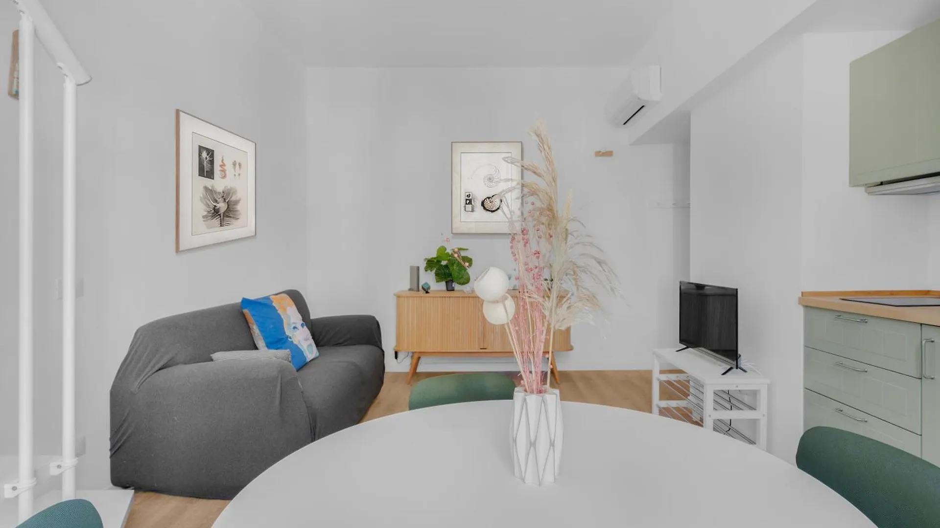 アパート Duomo-Isola Home Design-Self Check-In ミラノ